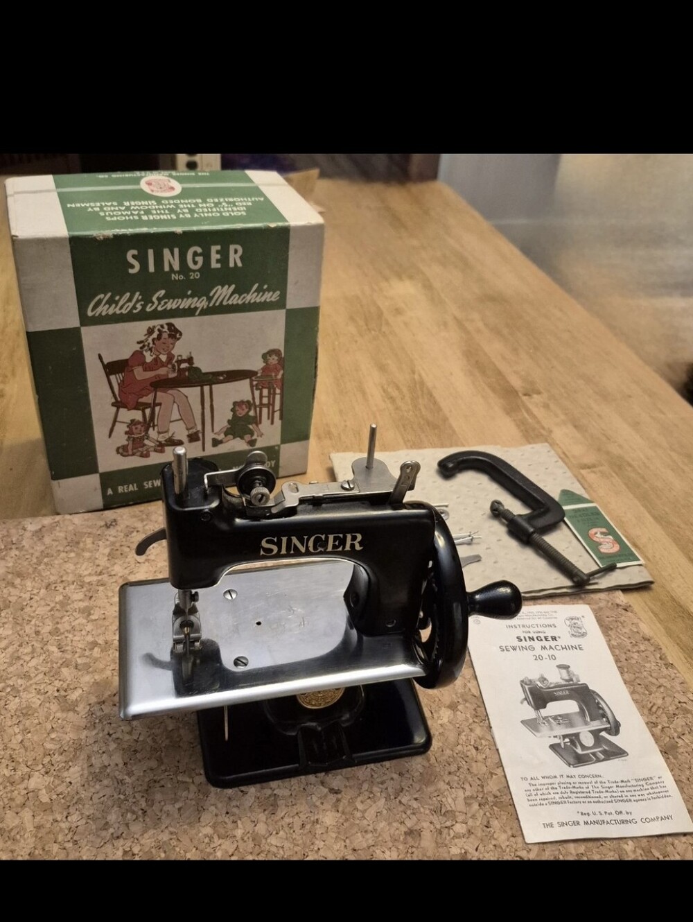 Vintage Singer No. 20 Child's Kids Toy Sewing Machine + Box